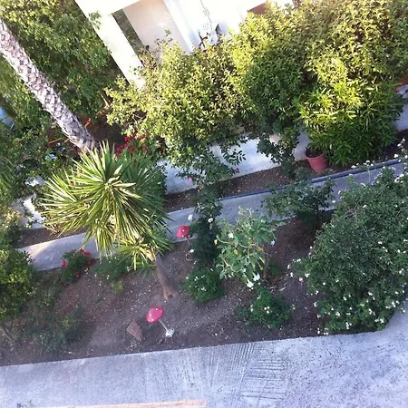 Manine Aparthotel 2*