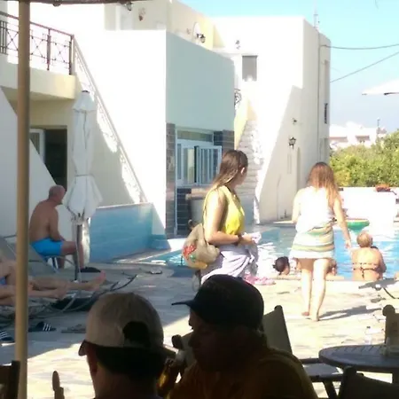 Manine Aparthotel 2*