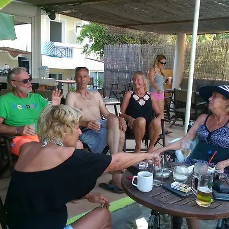 Manine Aparthotel 2*